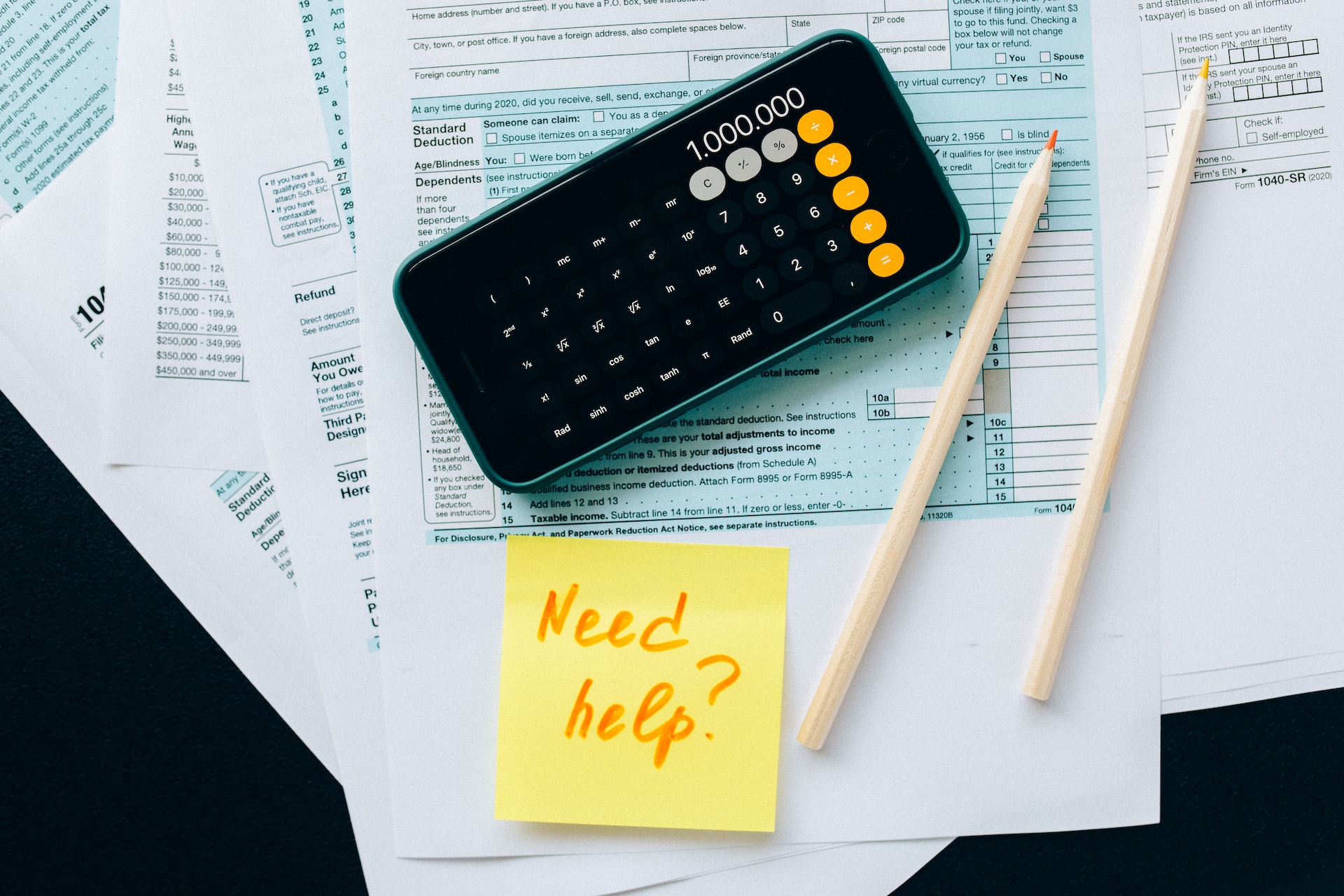 Image with a post it that says: Need help? | bookkeeping services